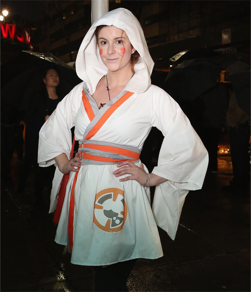Illustration for article titled The Awesome Cosplay and Excitement of Star Wars: The Force Awakens' Opening Night